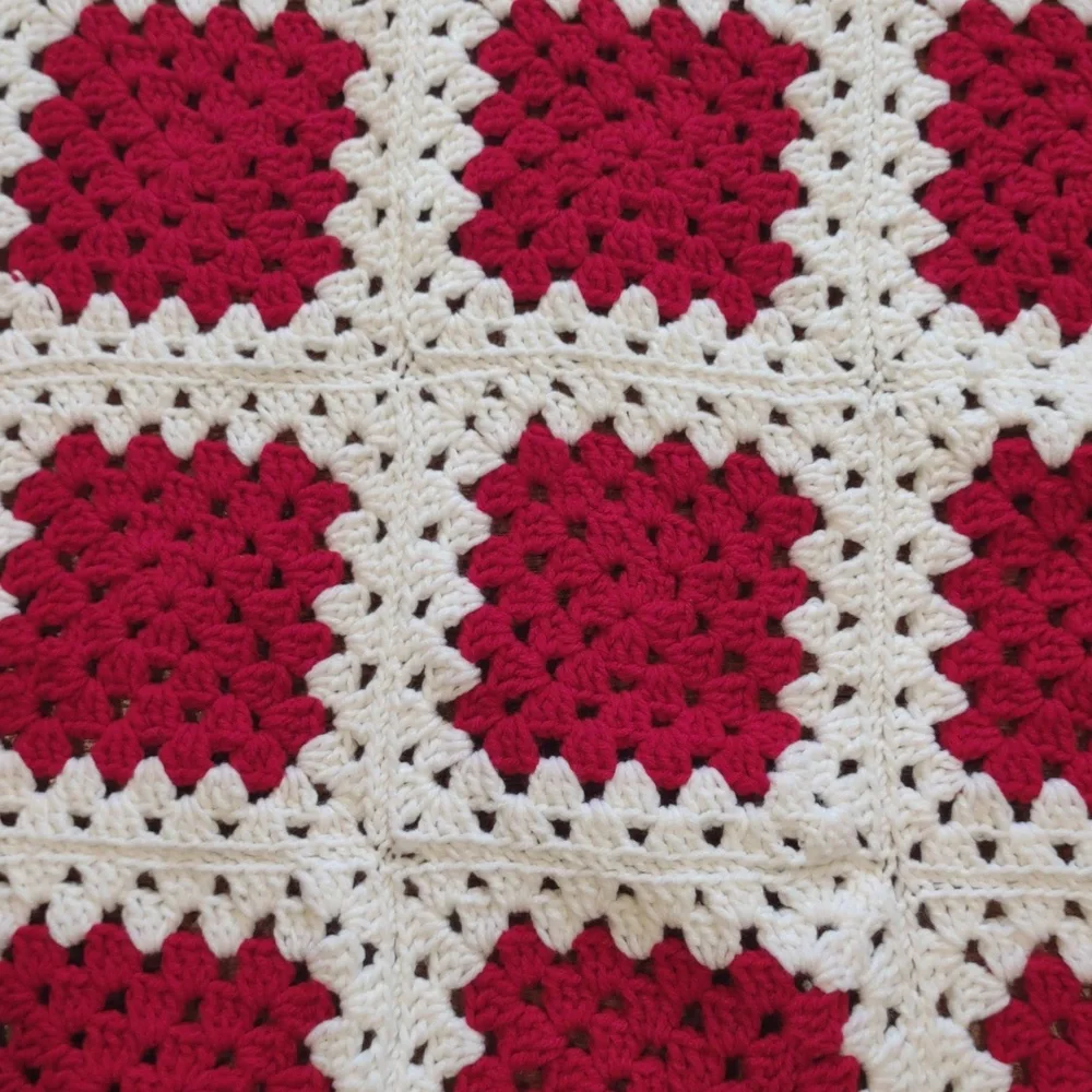 Vintage Handmade Red and White Crochet Granny‎ Square Blanket